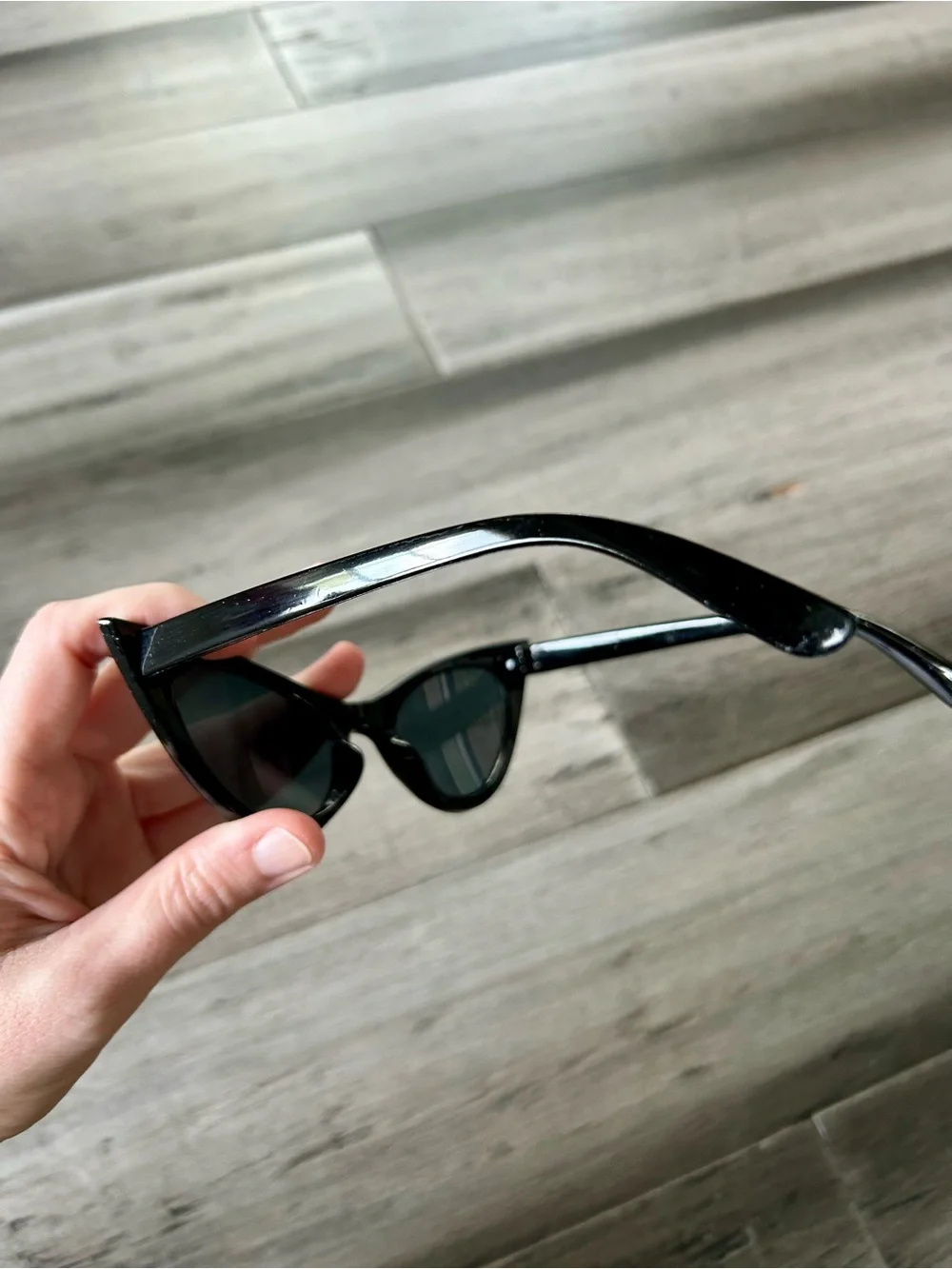 💸 5/20 Retro Slim Cat Eye Sunglasses in Black
